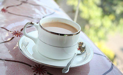 水舞功夫奶茶加盟店是如何吸引顾客的？
